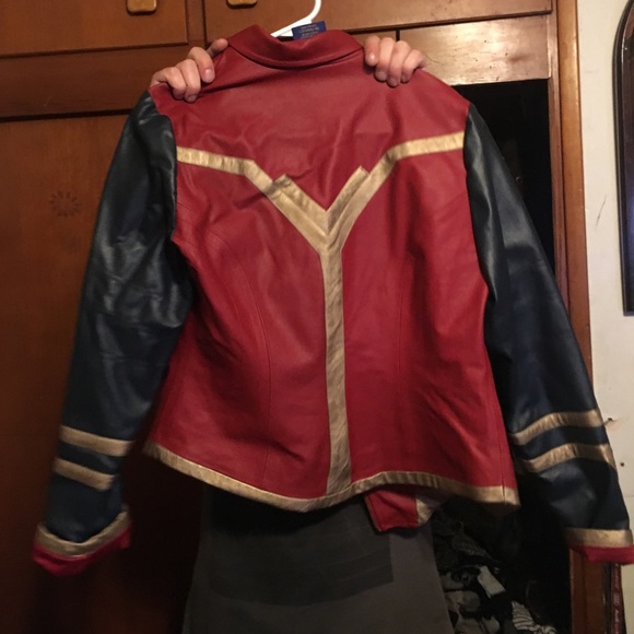 LAST 48 HOURS! Limited edition Wonder Woman jacket - Picture 2 of 3